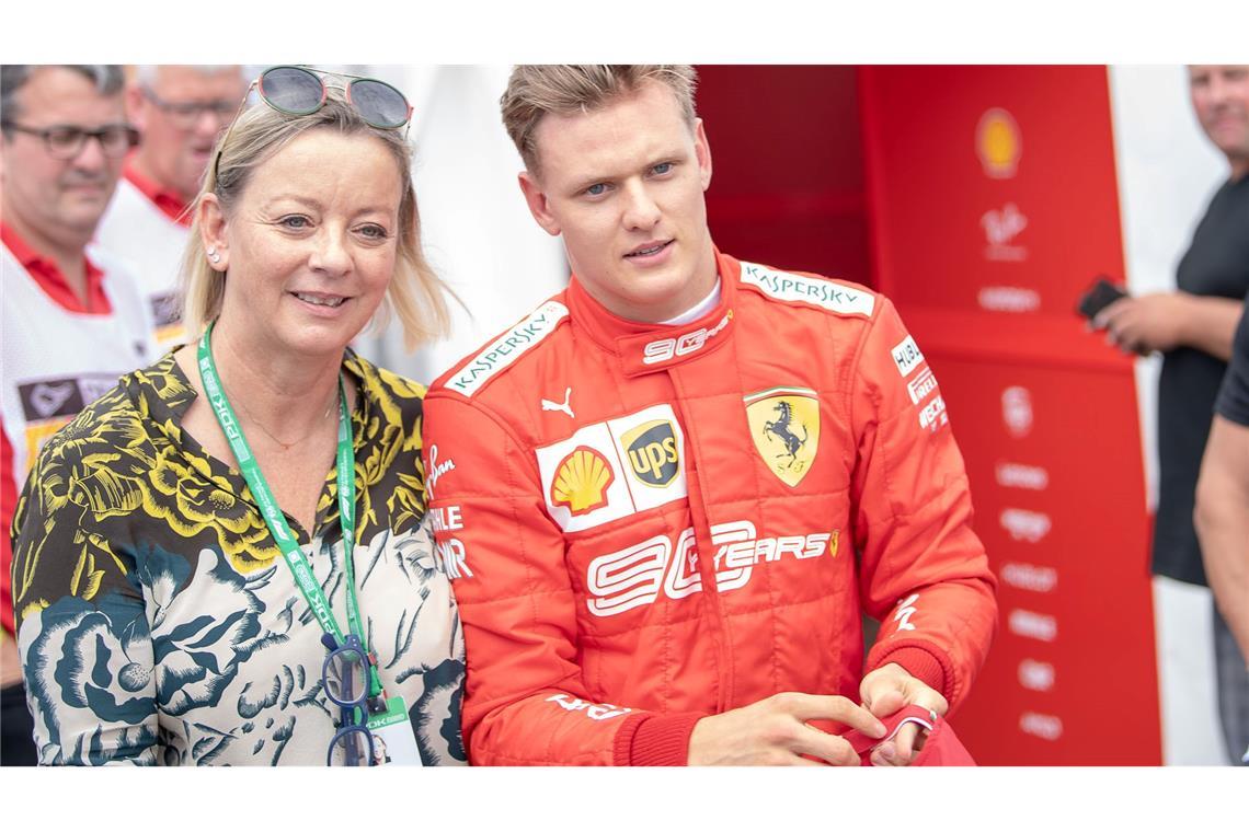 Panne im Prozess um Schumacher-Erpressung Mick Schumacher und Managerin Sabine Kehm.