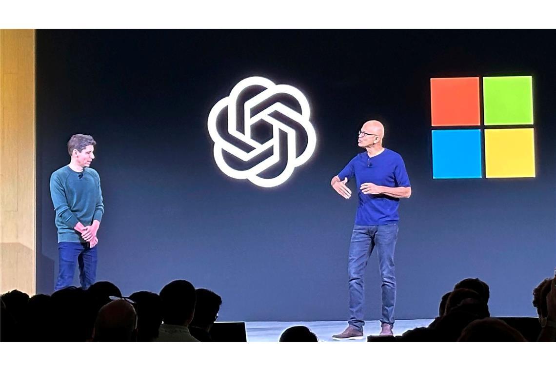Microsoft hält 27 Prozent an ChatGPT-Macher OpenAI Microsoft-Chef Satya Nadella (rechts im Bild) war ein früher Unterstützer von OpenAI und des Mitgründers Sam Altman. (Archivbild)