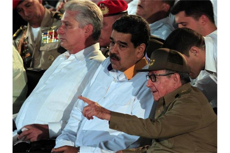 Miguel Diaz-Canel (l), Präsident von Kuba, Nicolas Maduro, Präsident von Venezuela, und Raul Castro, Erster Sekretär der Kommunistischen Partei Kubas, während eines Gipfels in Havanna. Foto: Joaquin Hernandez/XinHua/dpa