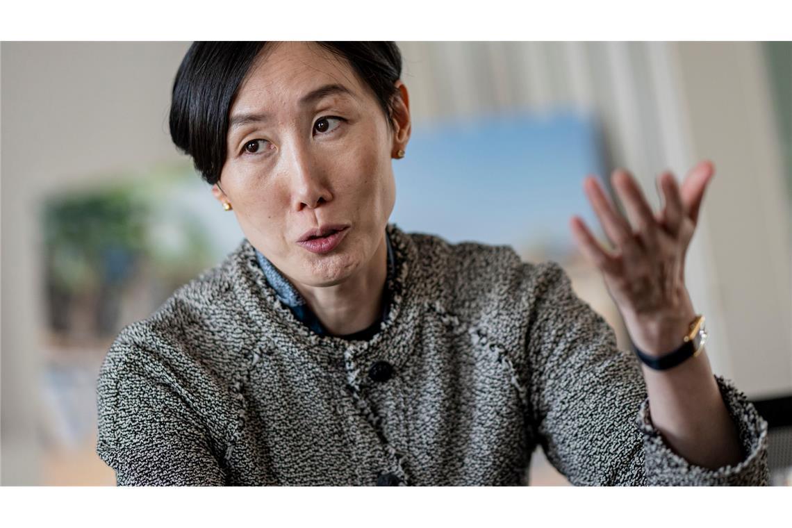 Abschiebungen nach Afghanistan – Rückkehr ohne Perspektive Mihyung Park leitet die Operation der Internationalen Organisation für Migration (IOM) in Afghanistan seit November 2024.