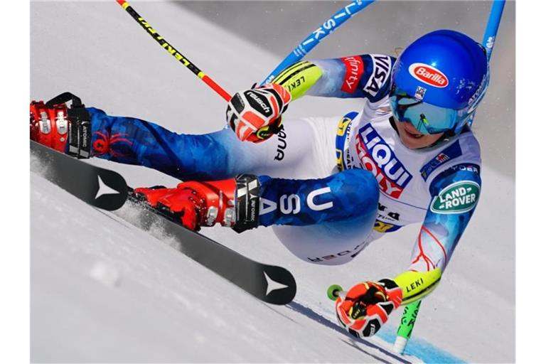 Mikaela Shiffrin aus den USA beim Riesenslalom in Aktion. Foto: Michael Kappeler/dpa