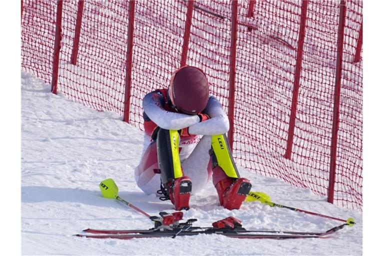 Mikaela Shiffrin schied auch im Slalom aus. Foto: Robert F. Bukaty/AP/dpa