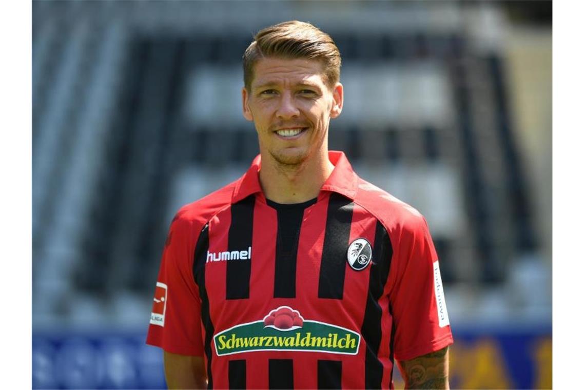 Mike Frantz vom SC Freiburg in einem Stadion. Foto: Patrick Seeger/Archiv