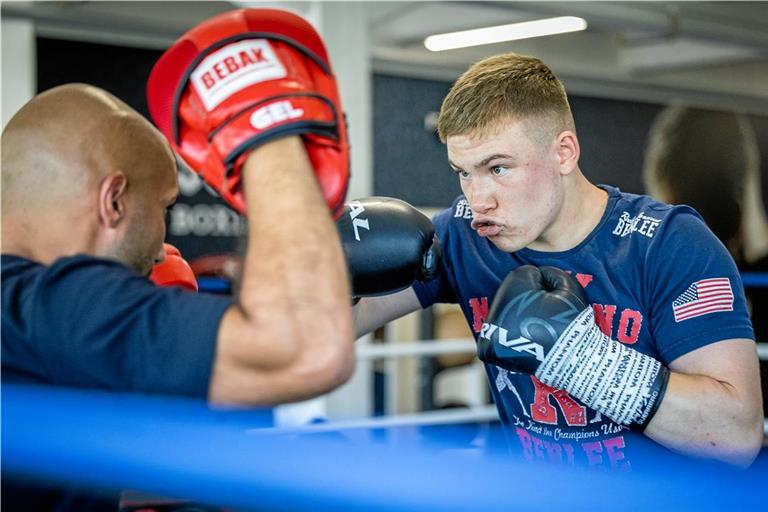 Mike Müller beim Training für seinen zweiten Profikampf am kommenden Samstag in der Stuttgarter Porsche-Arena. Foto: Alexander Becher
