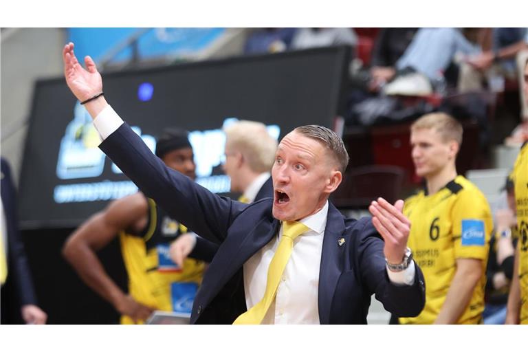 Mikko Riipinen kann mit dem Auftritt seiner Riesen nicht zufrieden sein.