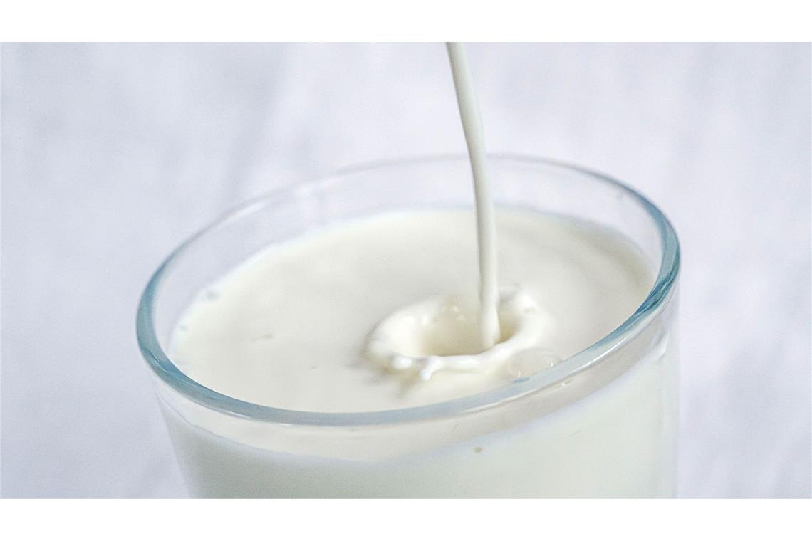 Studie: Milchkonsum kann das Risiko für Darmkrebs vermindern Milch und bestimmte Milchprodukte können das Risiko für Dickdarmkrebs wohl etwas verringern. (Archivbild)