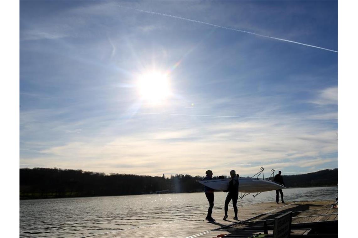 Mildes Wetter erwartet. Foto: Roland Weihrauch/dpa/Archivbild