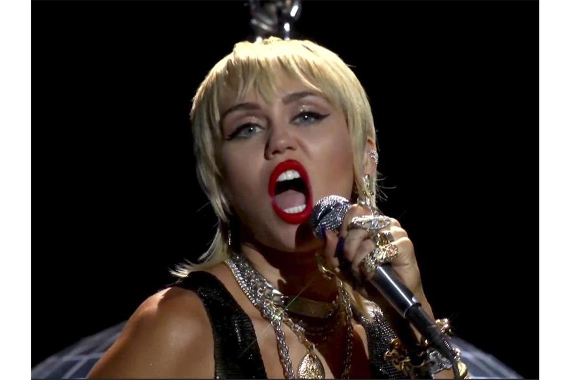 MTV Video Music Awards: Die große Lady Gaga-Show Miley Cyrus sang bei den MTV Video Music Awards ihren Song Midnight Sky“. Foto: Uncredited/MTV/AP/dpa