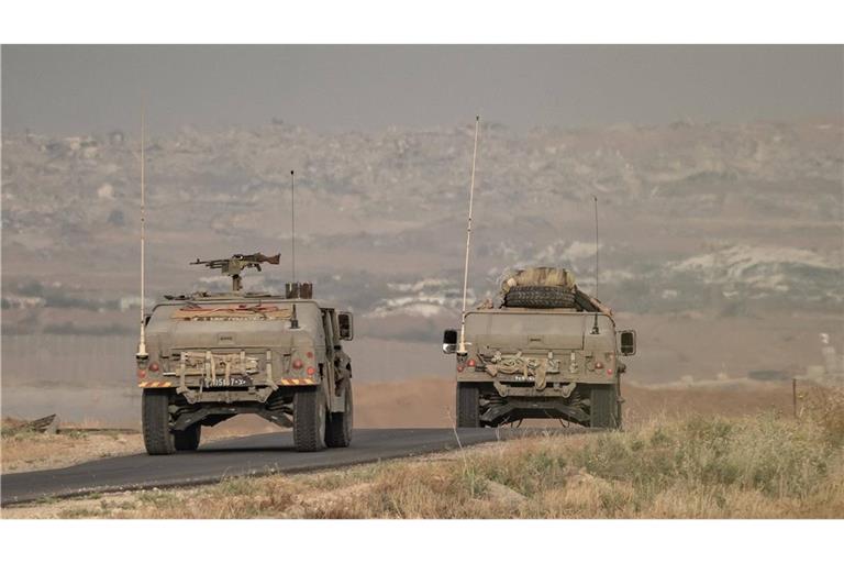 Militärfahrzeuge auf dem Weg nach Gaza.