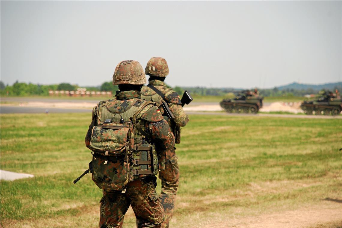Militärische Einsätze bei der Bundeswehr prägen unter anderem die Debatte um die derzeit ausgesetzte Wehrpflicht. Symbolfoto: Adobe Stock/Ch.Z.