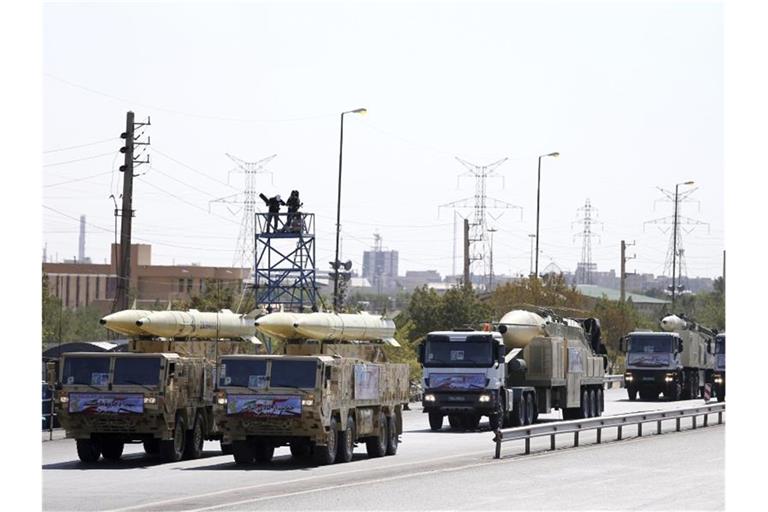 Militärparade im Iran: Die USA haben es - anders als im Irakkrieg - mit einem hoch gerüsteten Gegner zu tun. Foto: Ebrahim Noroozi/AP