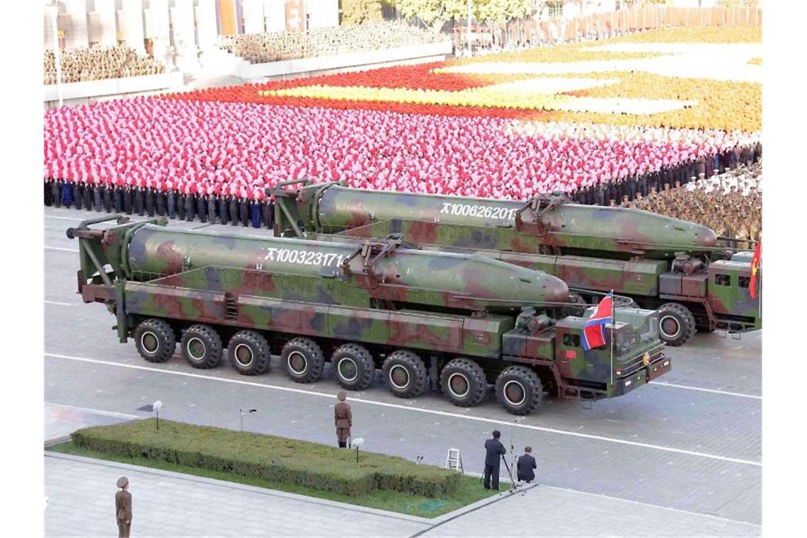 Nordkorea provoziert die USA mit neuen Raketentests Militärparade in Pjöngjang: Nordkorea bleibt weiterhin unberechenbar. Foto: KCNA/Yonhap