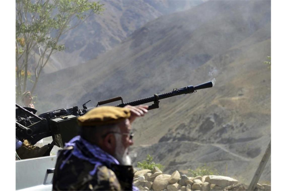 Widerstand gegen die Taliban: Erster Kampf am Pandschir-Tal Milizionäre der Miliz von Massoud in der Provinz Pandschir. Foto: Jalaluddin Sekandar/AP/dpa