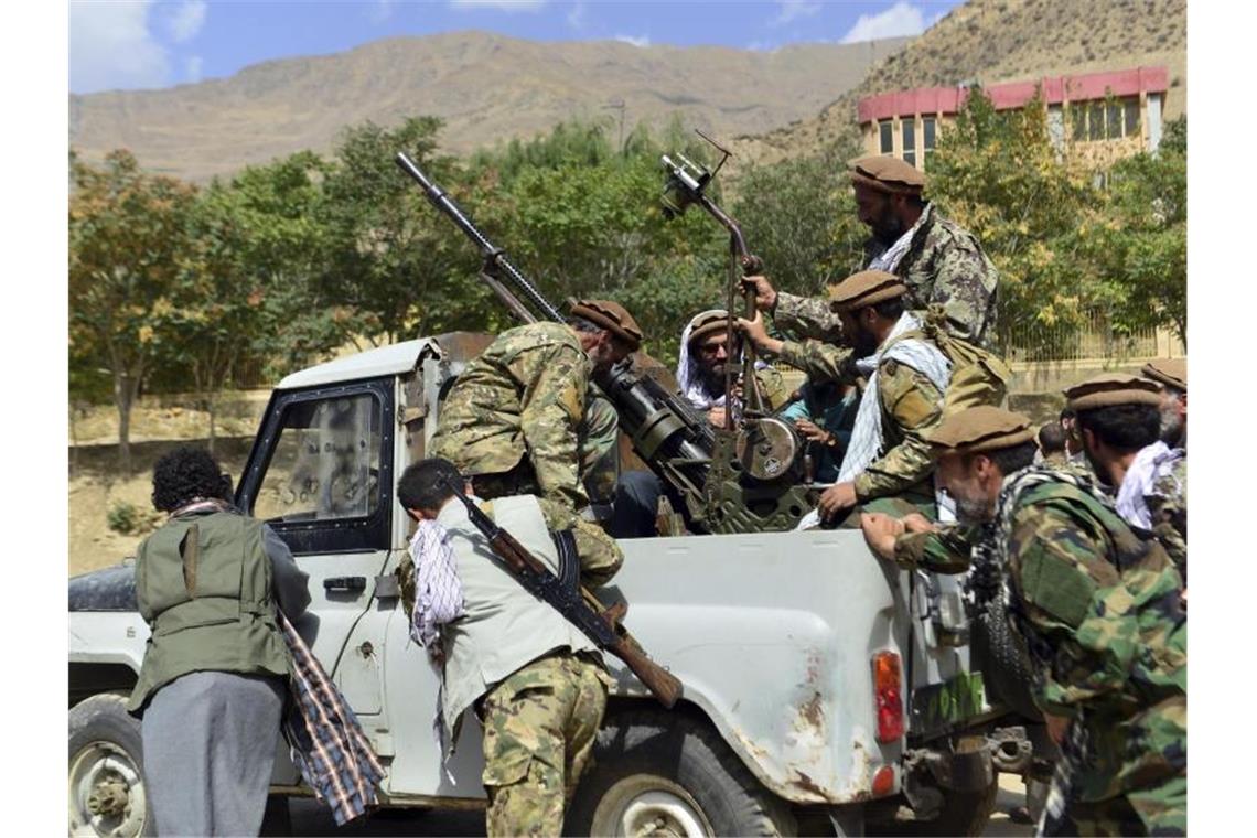 Taliban wollen afghanische Provinz Pandschir erobert haben Milizionäre der Miliz von Massoud in der Provinz Pandschir. Foto: Jalaluddin Sekandar/AP/dpa