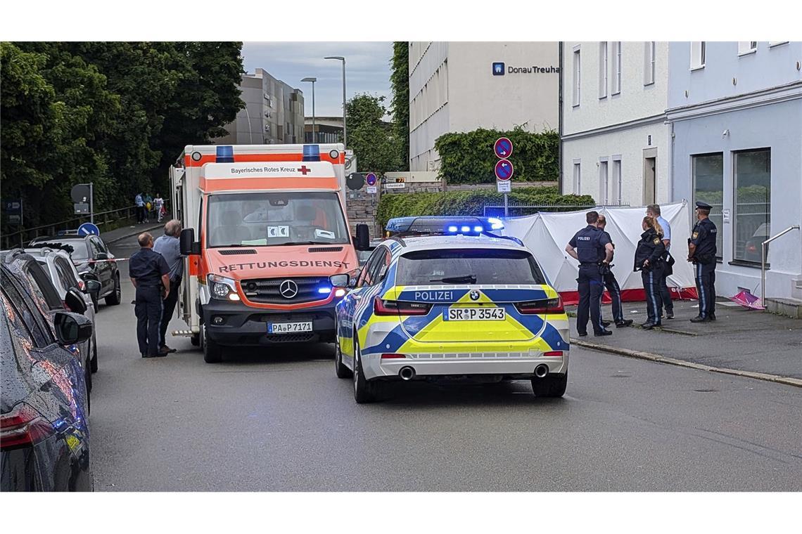 Mindestens fünf Menschen wurden verletzt ins Krankenhaus gebracht.