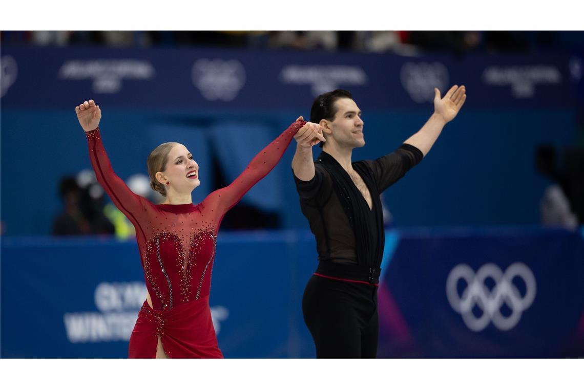 Minerva Hase und Nikita Volodin gewinnen Bronze bei den Olymischen Winterspielen.