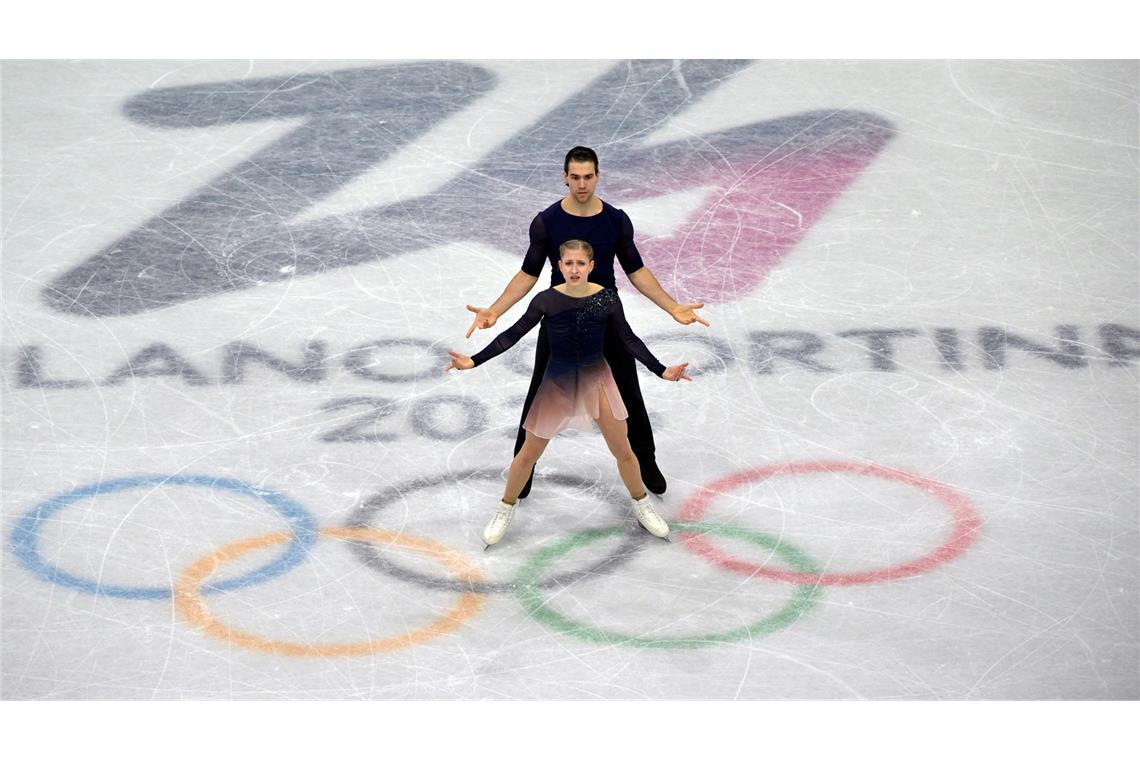 Minerva Hase (v) und Nikita Volodin (h) patzten in der Kür gleich mehrmals.