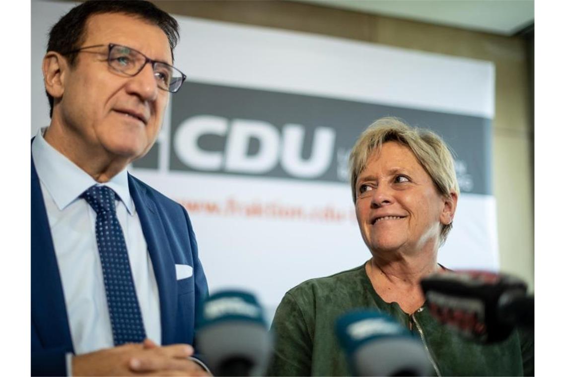 Ministerin Susanne Eisenmann (CDU) und Fraktionsvorsitzender Wolfgang Reinhart geben ein Pressestatement. Foto: Fabian Sommer