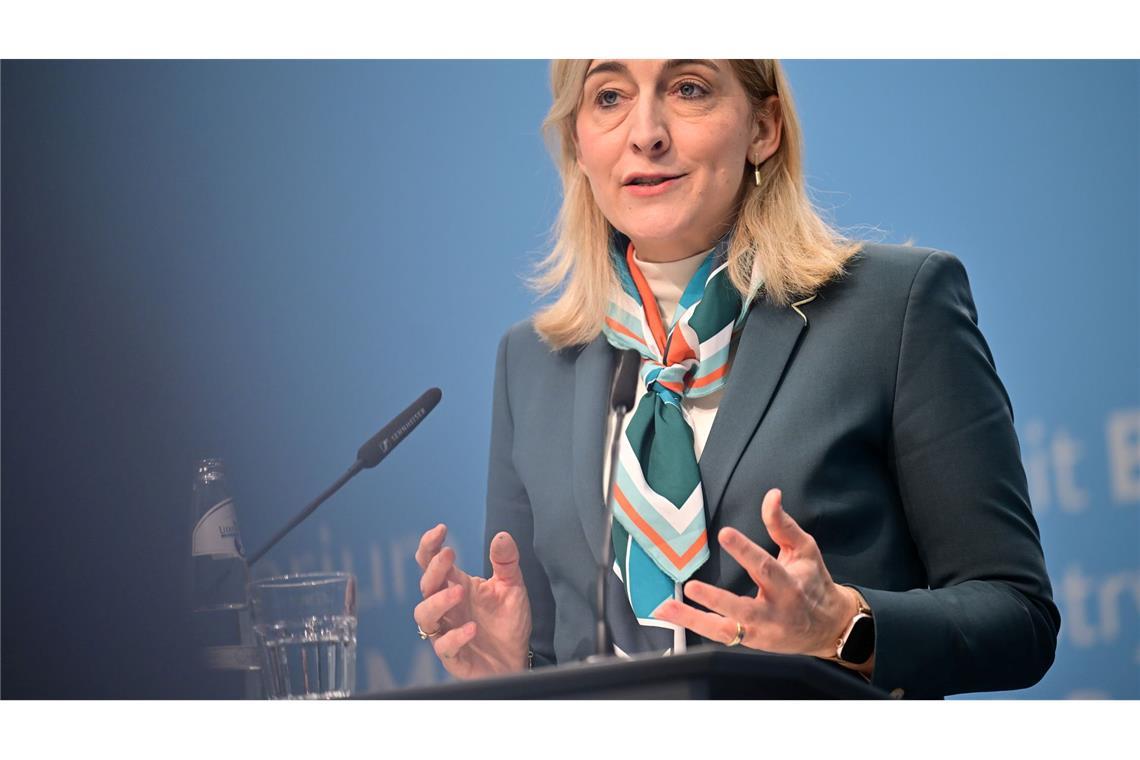 Ministerin Warken will die Reform "alltagstauglich" machen. (Archivbild)