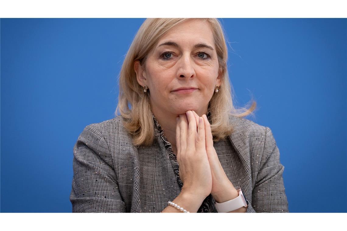 Last-Minute-Operation für stabile Beiträge Ministerin Warken will jetzt vor allem bei den Klinik-Vergütungen sparen. (Archivbild)