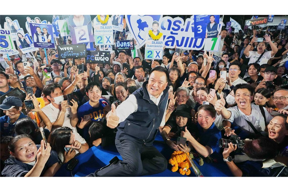 Ministerpräsident Anutin Charnvirakul kündigte die vorgezogene Neuwahl im Dezember an. (Archivbild)