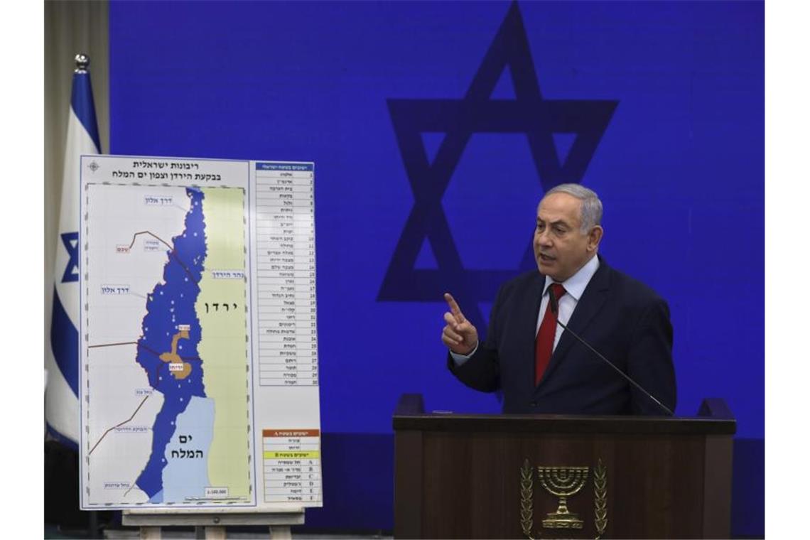 Ministerpräsident Benjamin Netanjahu am Dienstag bei einer Pressekonferenz zu seinen Plänen nach einer Wiederwahl. Foto: Oded Balilty/AP