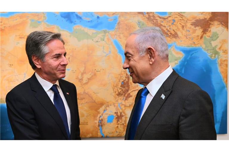 Ministerpräsident Benjamin Netanjahu empfängt US-Außenminister Antony Blinken (l) in Jerusalem.