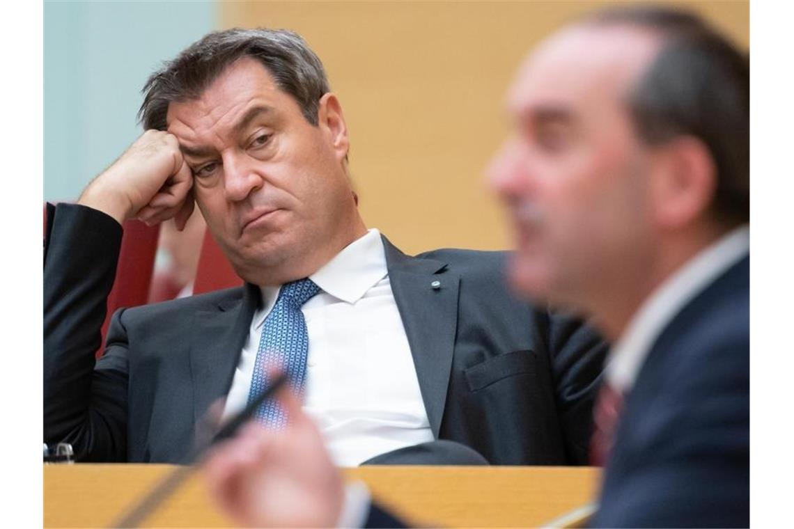Ministerpräsident Markus Söder und Bayerns Wirtschaftsminister Hubert Aiwanger im September 2020 im Landtag in München. Foto: Sven Hoppe/dpa