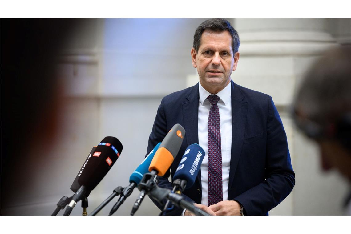Chipmangel: Ministerpräsident Lies sorgt sich um Autobauer Ministerpräsident Olaf Lies (SPD) sorgt sich um die Autobranche im VW-Land Niedersachsen. (Archivbild)