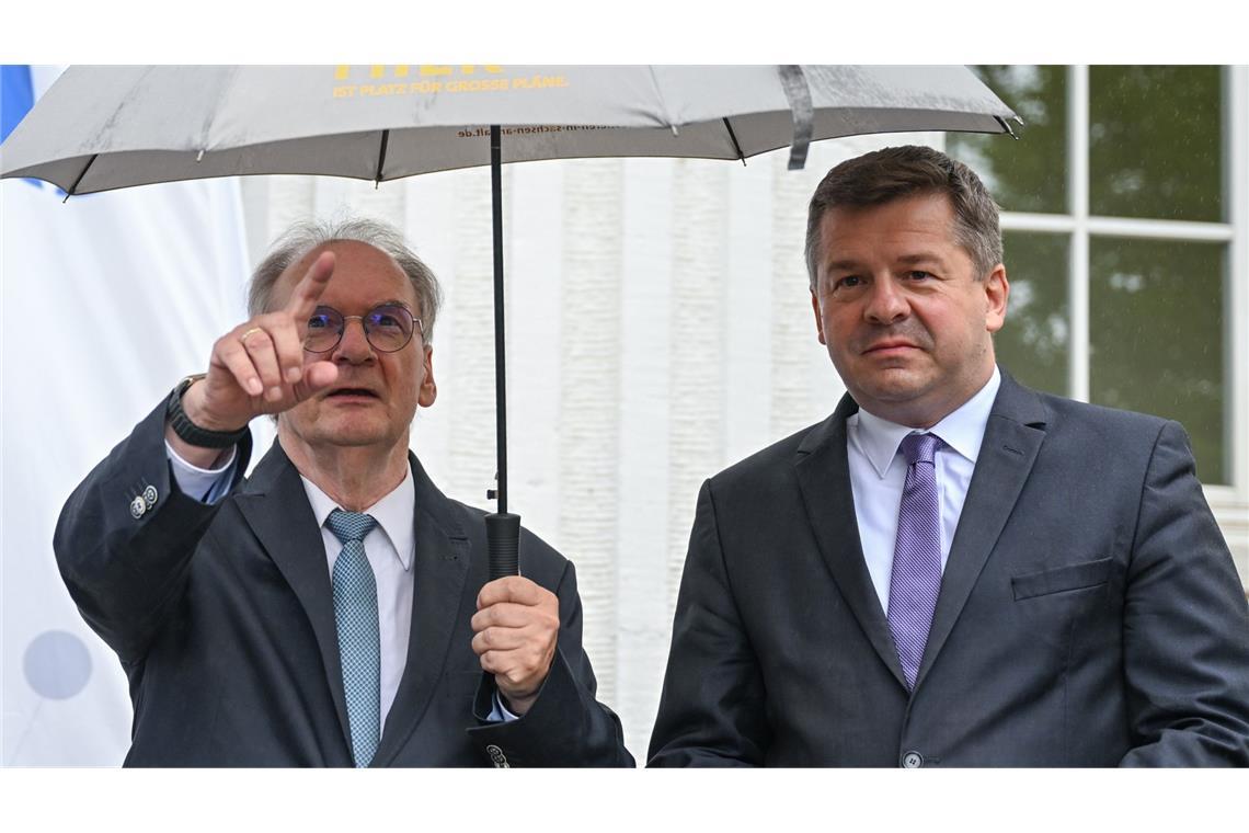 Ministerpräsident Haseloff macht Weg für Nachfolger frei Ministerpräsident Reiner Haseloff (links) und CDU-Landeschef Sven Schulze.