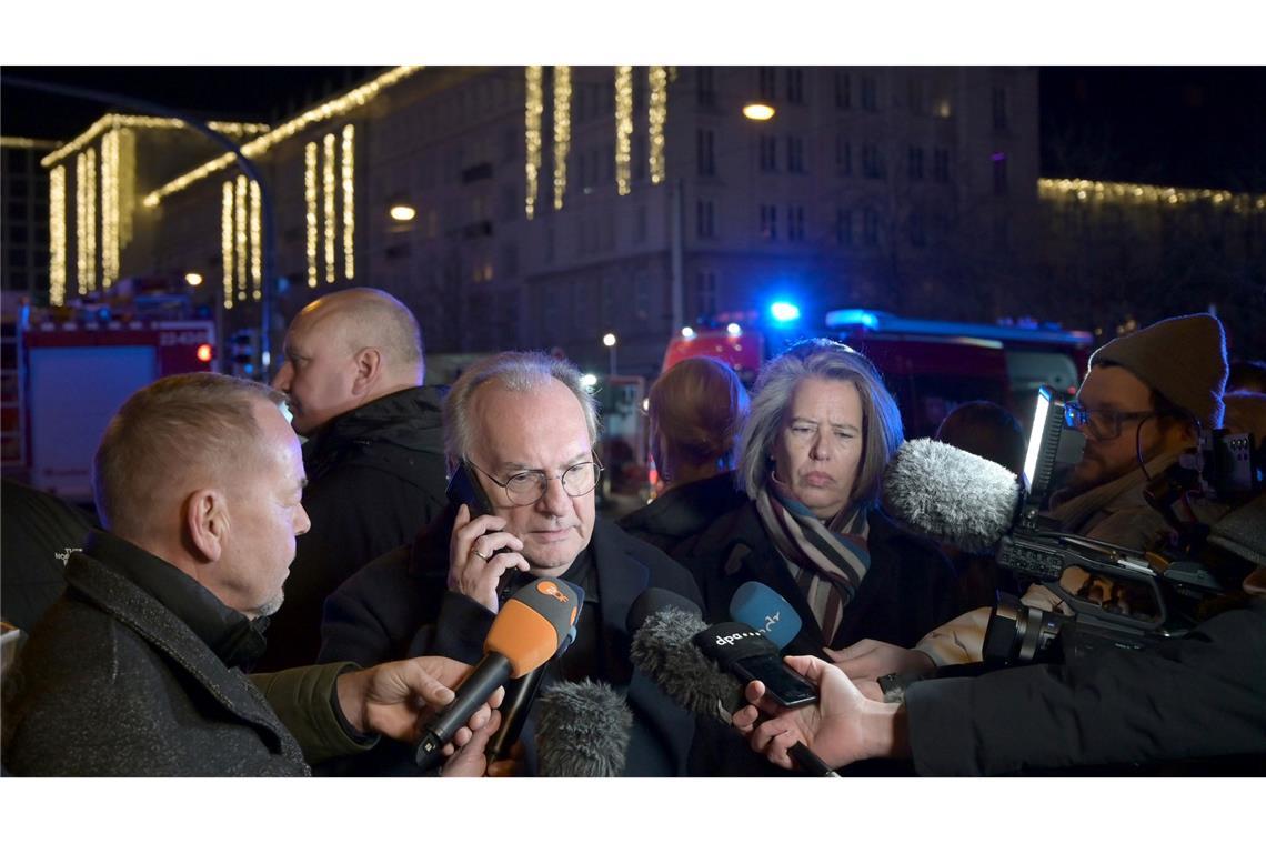 "Katastrophe" - Tote und Verletzte bei Anschlag in Magdeburg Ministerpräsident Reiner Haseloff (M, CDU) gibt ein Statement ab.