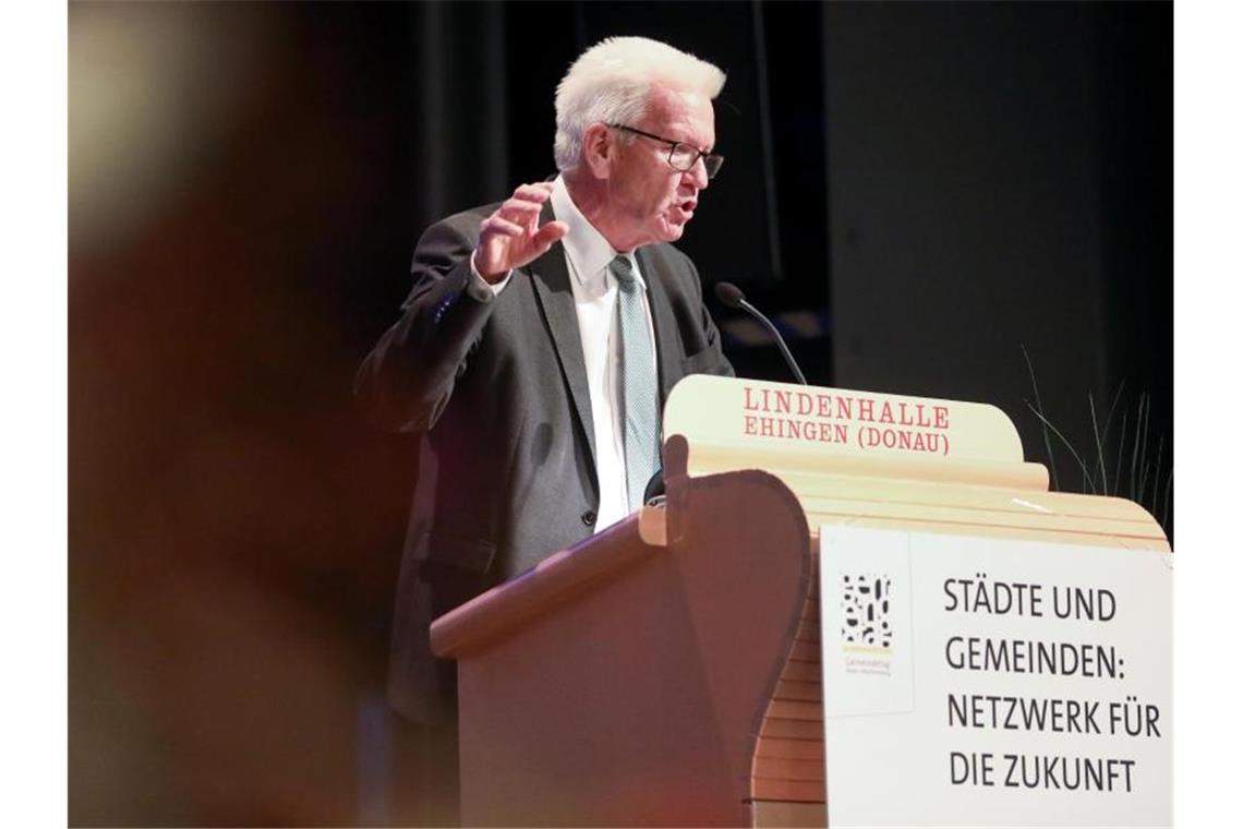 Ministerpräsident von Baden-Württemberg Winfried Kretschmann (Bündnis 90/Die Grünen), hält eine Ansprache. Foto: Thomas Warnack/dpa