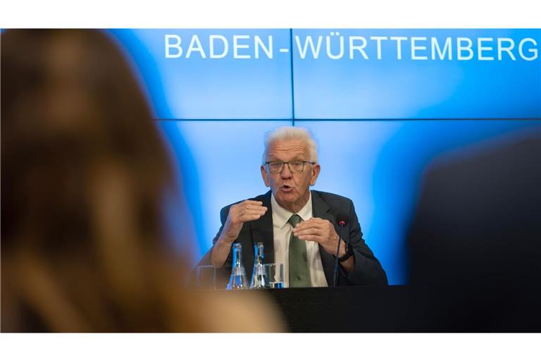 Ministerpräsident Winfried Kretschmann (Grüne) macht einen Knopf an den Klimastreit.
