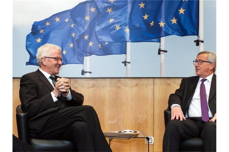 Ministerpräsident Winfried Kretschmann (l) trifft den Präsidenten der EU-Kommission Jean-Claude Juncker. Foto:Felix Kindermann
