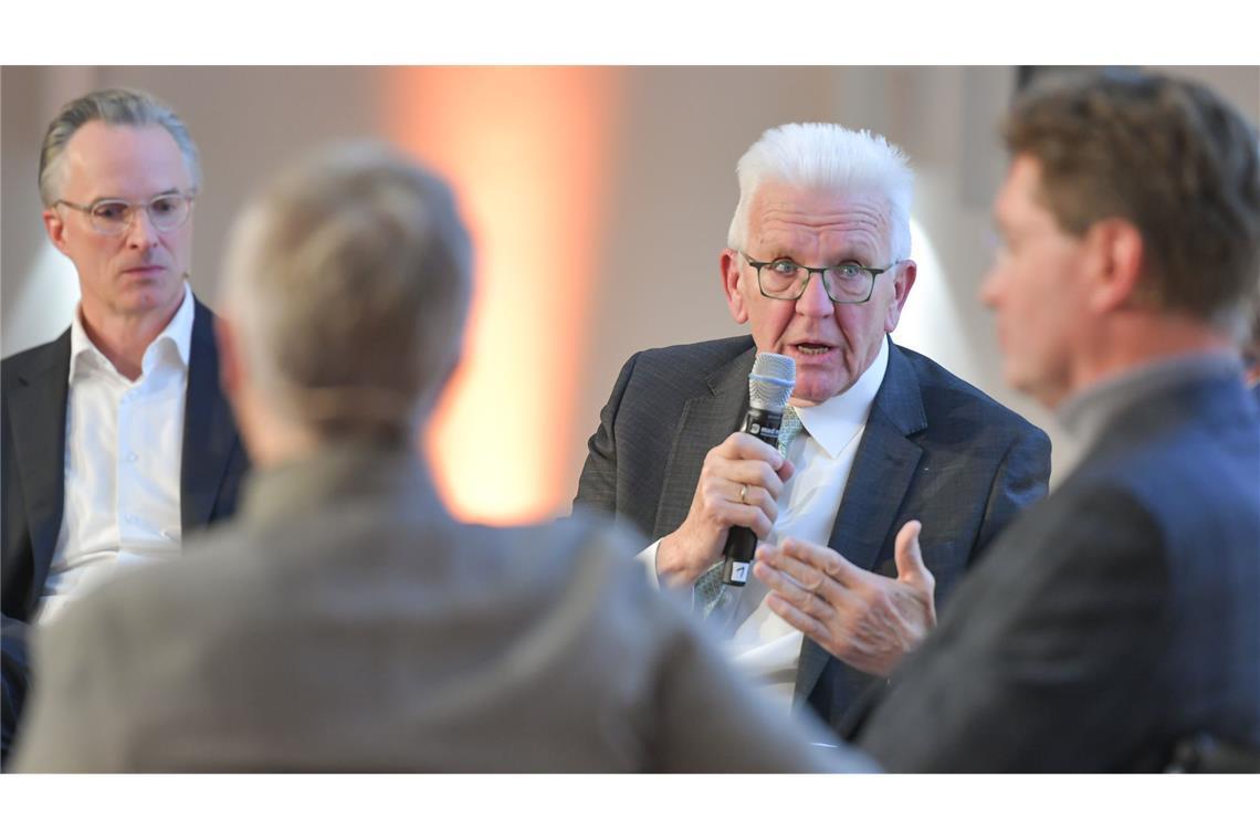 Ministerpräsident Winfried Kretschmann plädiert bei der Podiumsdiskussion „Zukunft der Region“ für neue europäische Projekte wie einst beim Airbus.