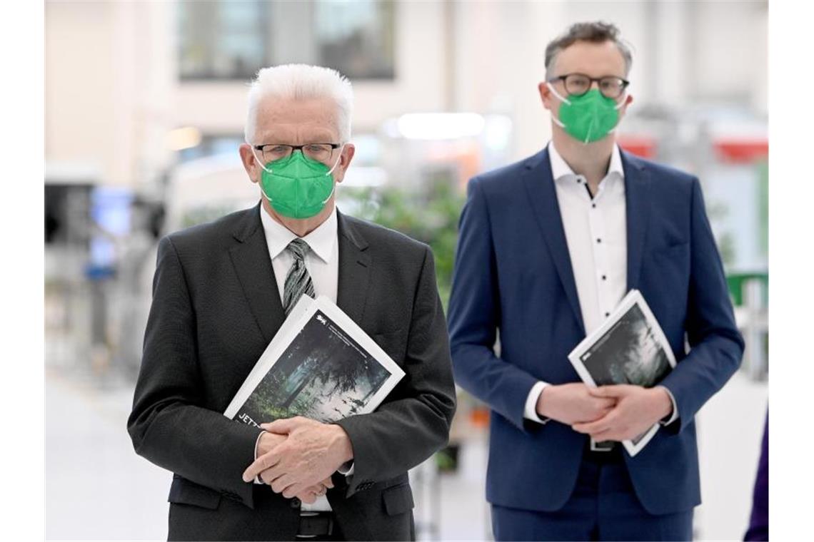 Hochschulen können auch nach 2025 mit Finanzspritze rechnen Ministerpräsident Winfried Kretschmann und Fraktionsvorsitzender Andreas Schwarz (beide Grüne). Foto: Bernd Weissbrod/dpa