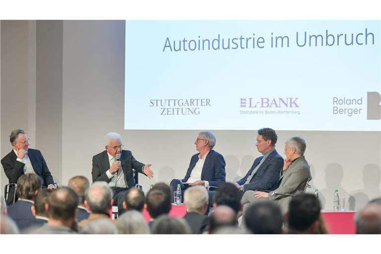 Ministerpräsident Winfried Kretschmann (Zweiter von links) fordert von Europa „neue Airbus-Projekte“.  Auf dem Podium diskutiert er mit Markus Berret (Roland Berger), StZ-Chefredakteur Joachim Dorfs, Mercedeschef Ola Källenius und Bosch- und Volvo-Aufsichtsrätin Martina Merz (v.l.).