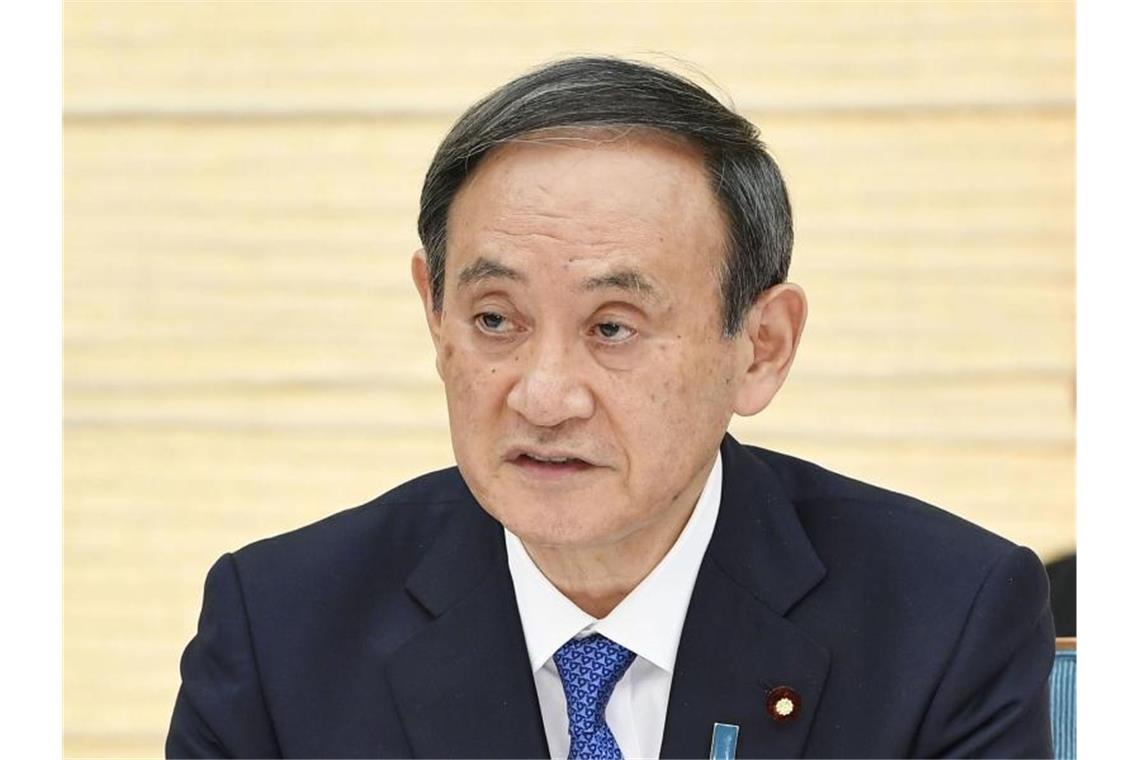 Ministerpräsident Yoshihide Suga erwägt erneut die Ausrufung des Ausnahmezustands für den Großraum Tokio. Foto: kyodo/dpa