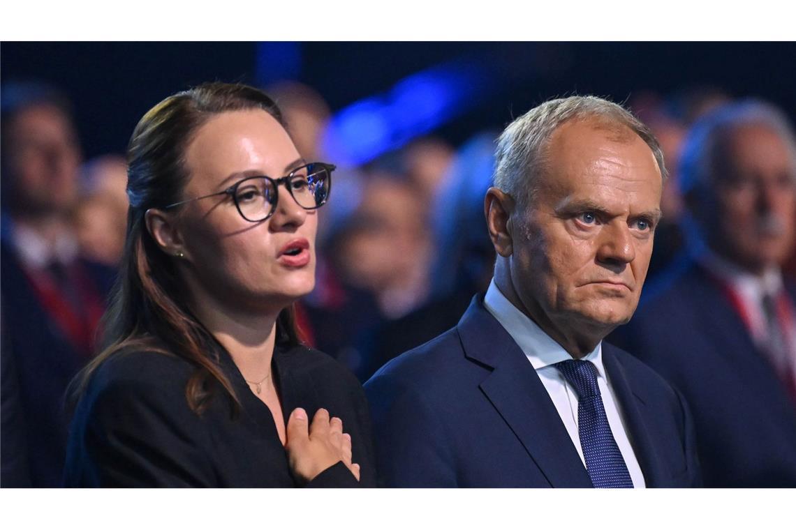 Ministerpräsidentin Swyrydenko (l.) aus Kiew vertritt Präsident Selenskyj.