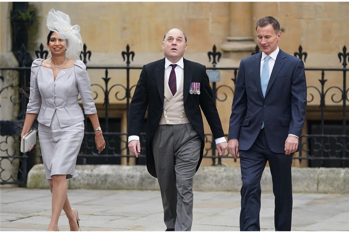 Ministerriege (von links): Die britische Innenministerin Suella Braverman, Verteidigungsminister Ben Wallace und Finanzminister Jeremy Hunt