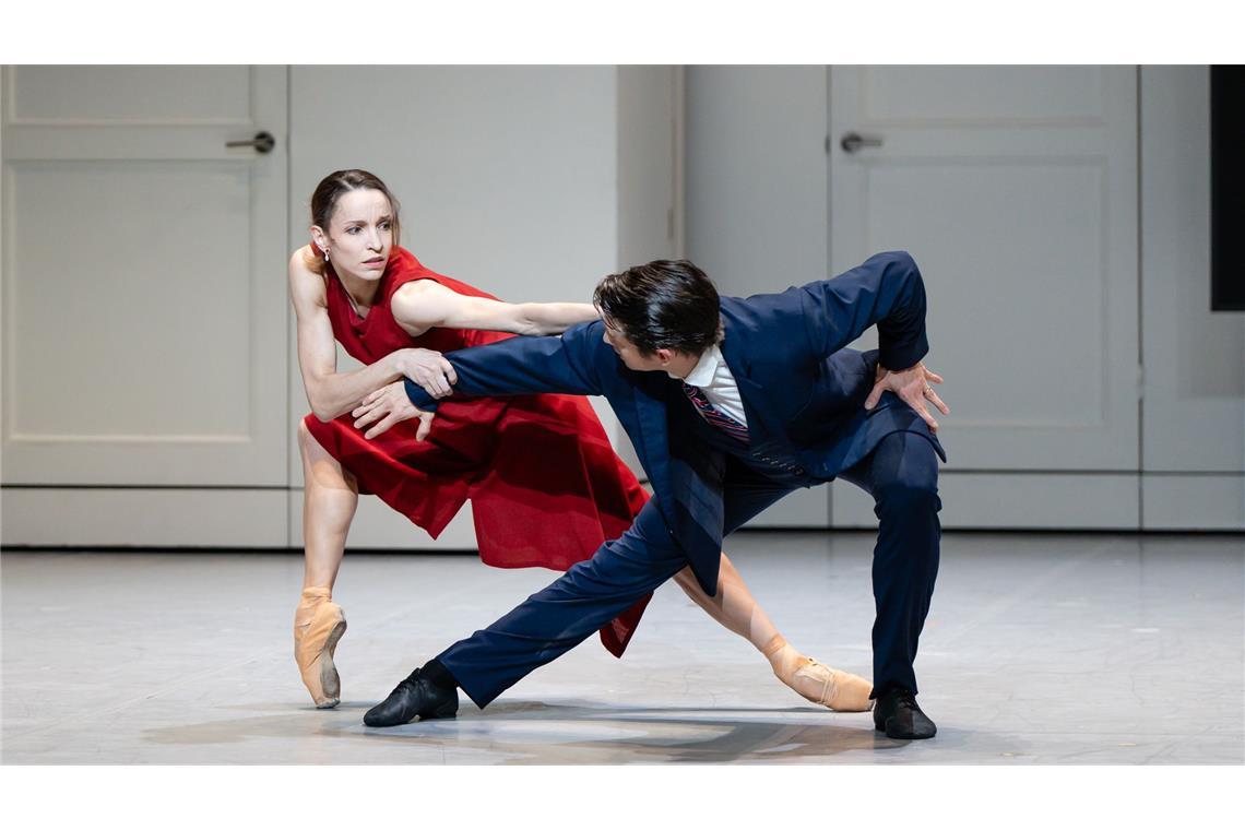 Tosender Applaus und einzelne Buhrufe bei Neumeiers Ballett „Anna Karenina“ Miriam Kacerova als Anna Karenina, David Moore als Alexej Karenin