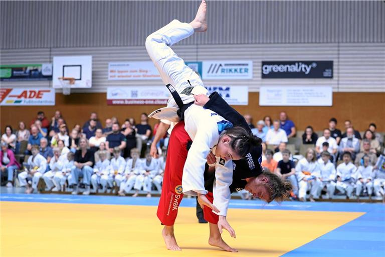 Mirjam Wirth (in Schwarz-Rot) hat zweimal im Golden Score gewonnen. Foto: Alexander Becher