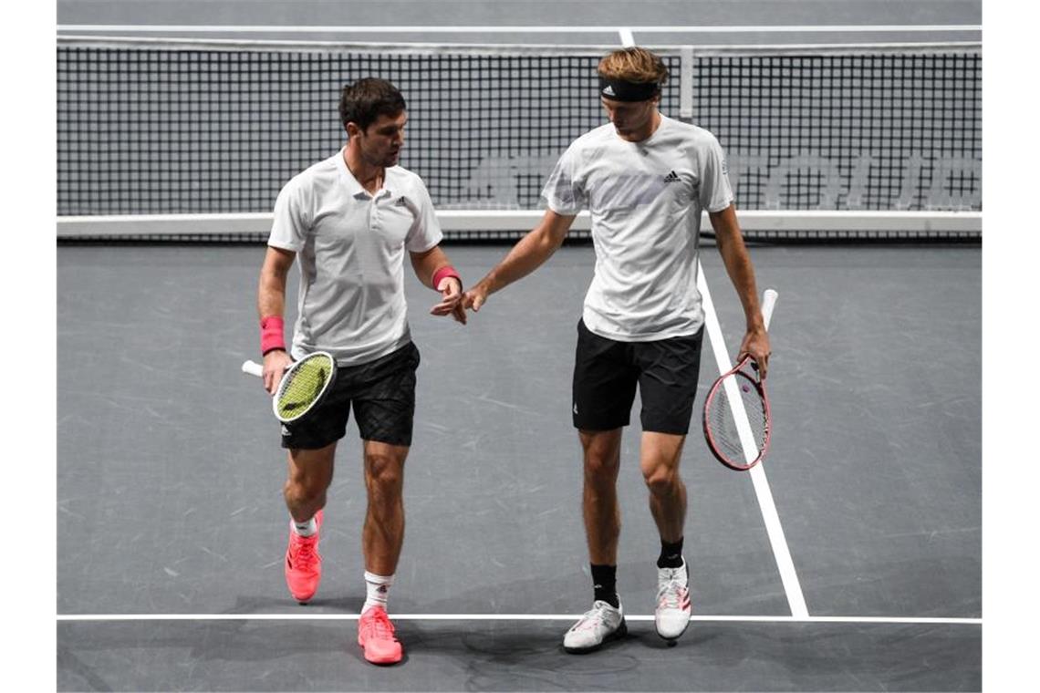 Mit Bruder Mischa an der Seite: Zverev will besseren ATP Cup Mischa Zverev (l) betreut das deutsche Tennis-Team um Bruder Alexander beim ATP Cup. Foto: Jonas Güttler/dpa