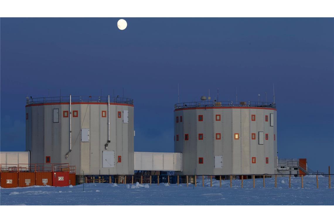Misstrauen und Konflikte verstärken sich über die Dauer der Isolation.