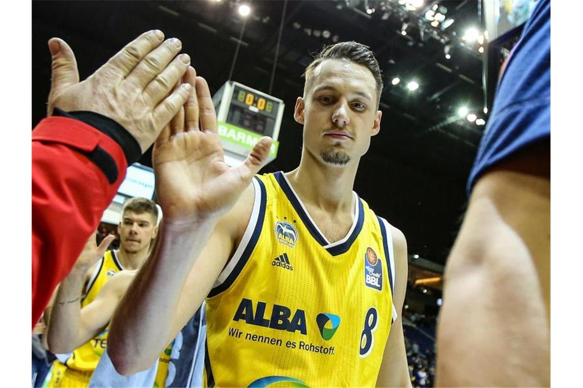 Bayern gewinnen Topspiel - Alba deklassiert Bamberg Mit 22 Punkten Top-Scorer der Partie: Albas Marcus Eriksson. Foto: Andreas Gora/dpa