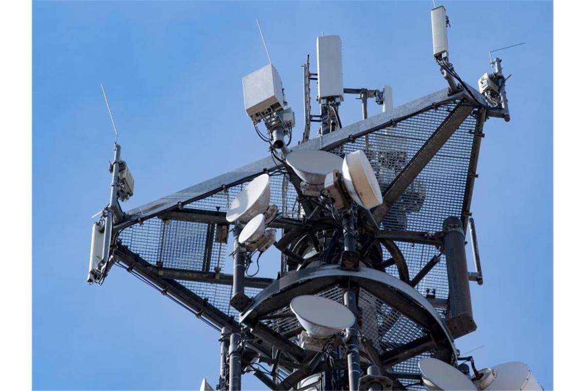 Mit 5G können auf dichtem Raum mit niedriger Sendeleistung tausende Anwender mit mobilem Breitband versorgt werden. Foto: Hendrik Schmidt/zb/dpa