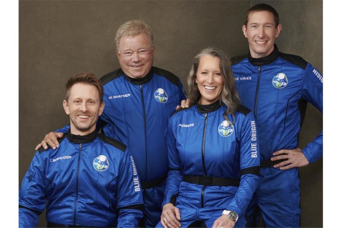 „Star Trek“-Schauspieler William Shatner ins All geflogen Mit 90 Jahres endlich ins echte All: William Shatner ist nun der älteste je ins All gereiste Mensch. Foto: -/Blue Origin via AP/dpa