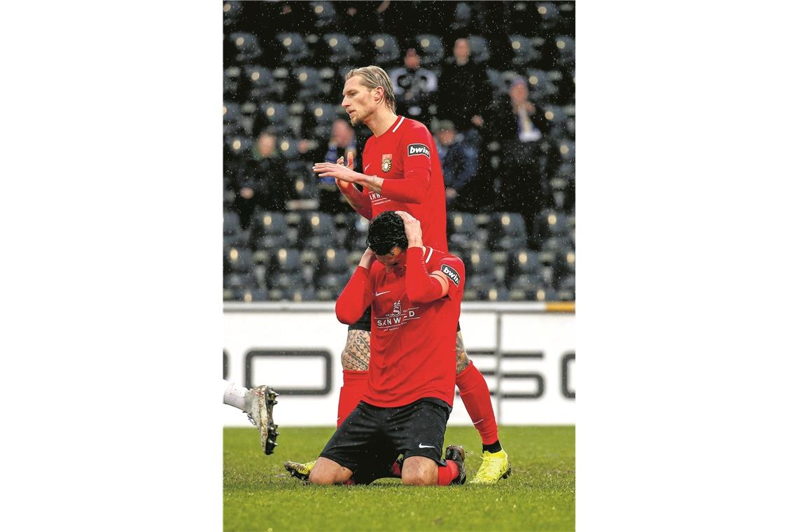 Mit Aspach beim KSC gefordert: Kai Gehring (oben) und Julian Leist. Wobei die Schmerzen und Probleme bei Kapitän Leist so groß sind, dass noch unklar ist, ob er auch auflaufen kann. Foto: A. Becher