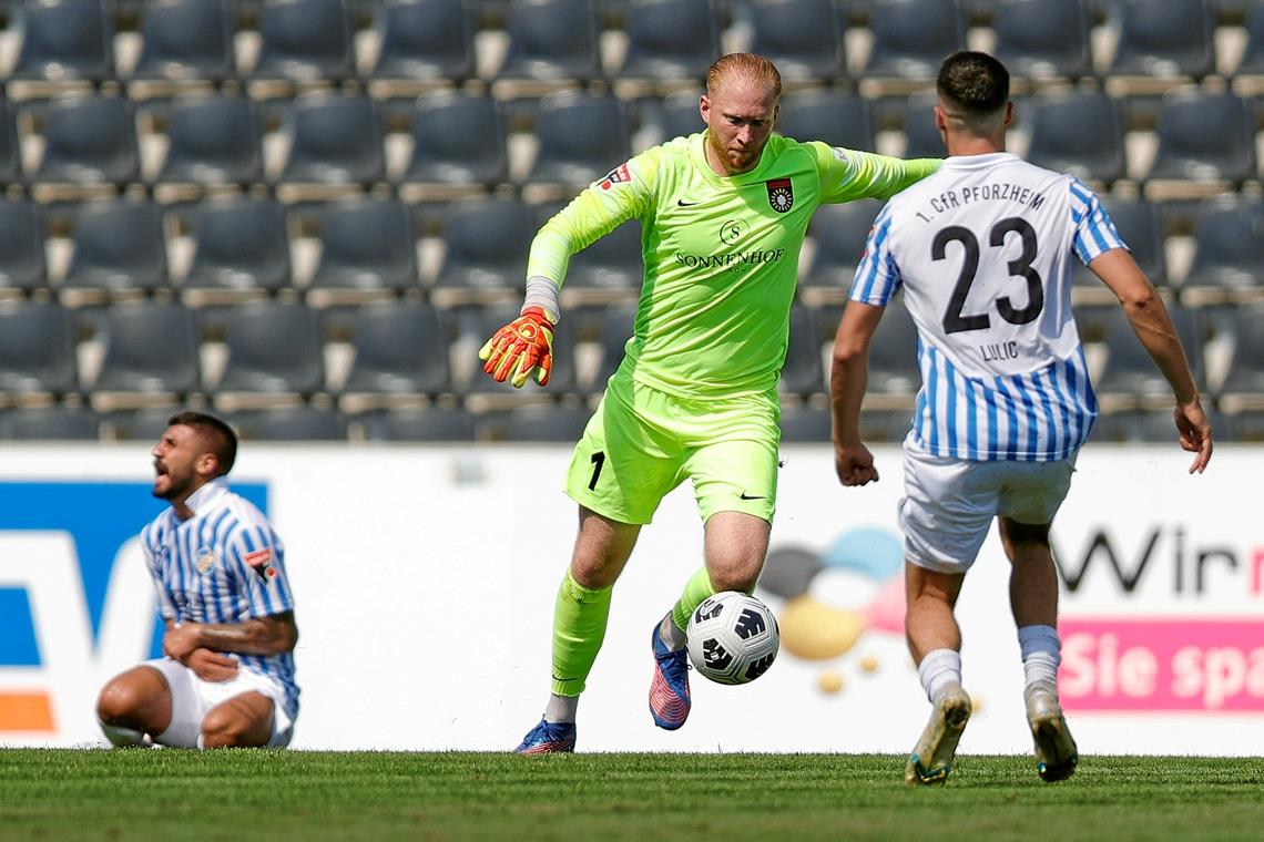 Mit Aspach in allen bisherigen Saisonspielen mindestens einen Schritt schneller am Ball als der Gegner: Maximilian Reule. Foto: Volker Müller