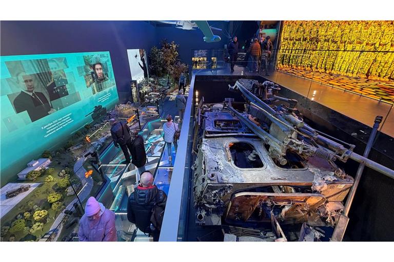 Mit Ausstellungen zum Angriffskrieg gegen die Ukraine will Russlands Machtapparat auch Akzeptanz schaffen für die Soldaten, die wieder in die Gesellschaft zurückkehren.